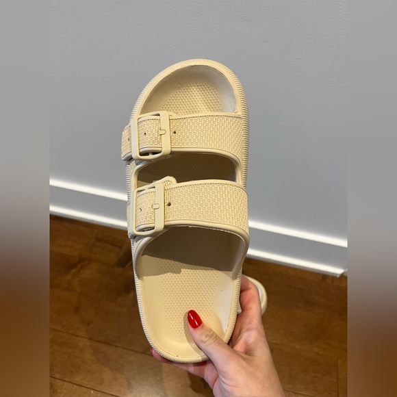 Cloud Slides Sandals Oat Latte Woman Size 9 - Picture 8 of 12